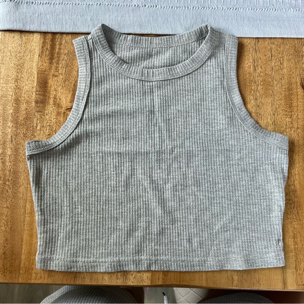 Gray cropped tank